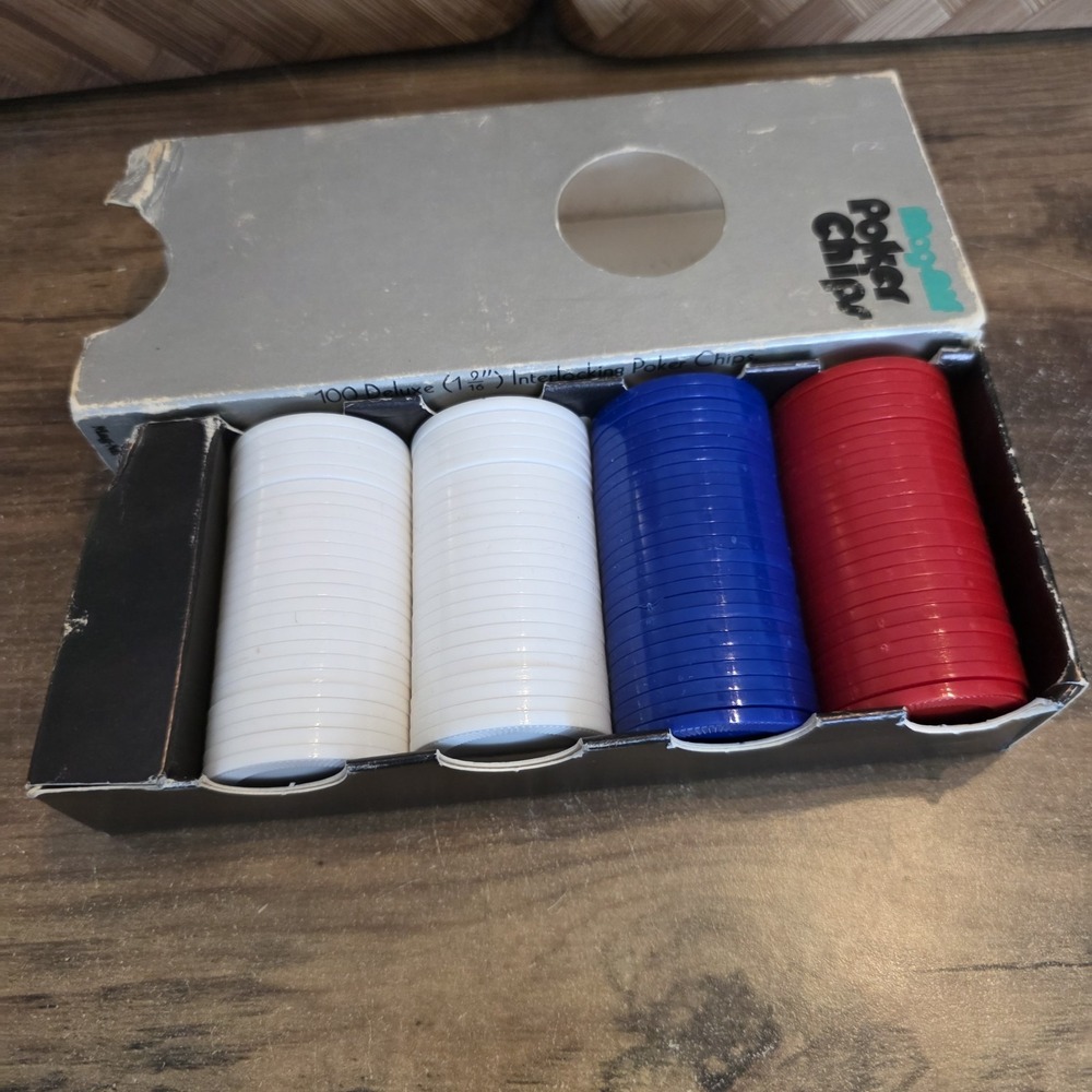 Vintage Mag-nif USA Plastic Poker Chips Blue White Red 1 9/16" Interlocking 100‎